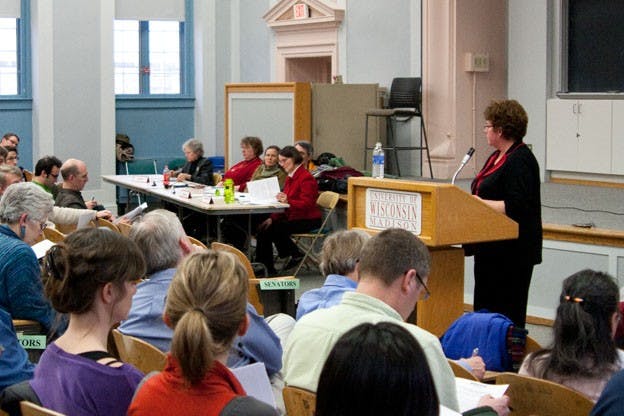 Martin addresses New Badger Partnership at Faculty Senate