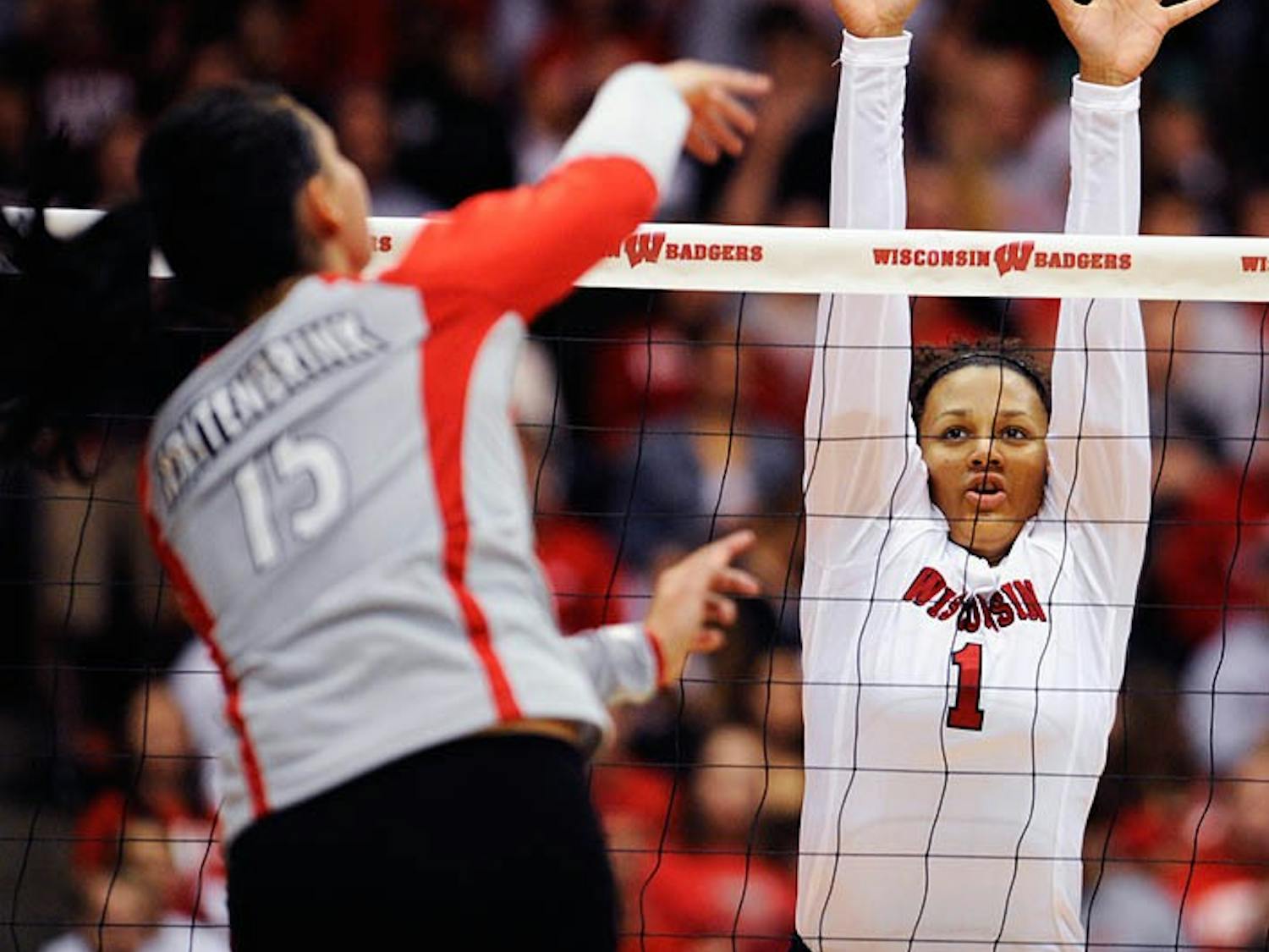 Wisconsin looks to make Big Ten move against Michigan, Michigan State