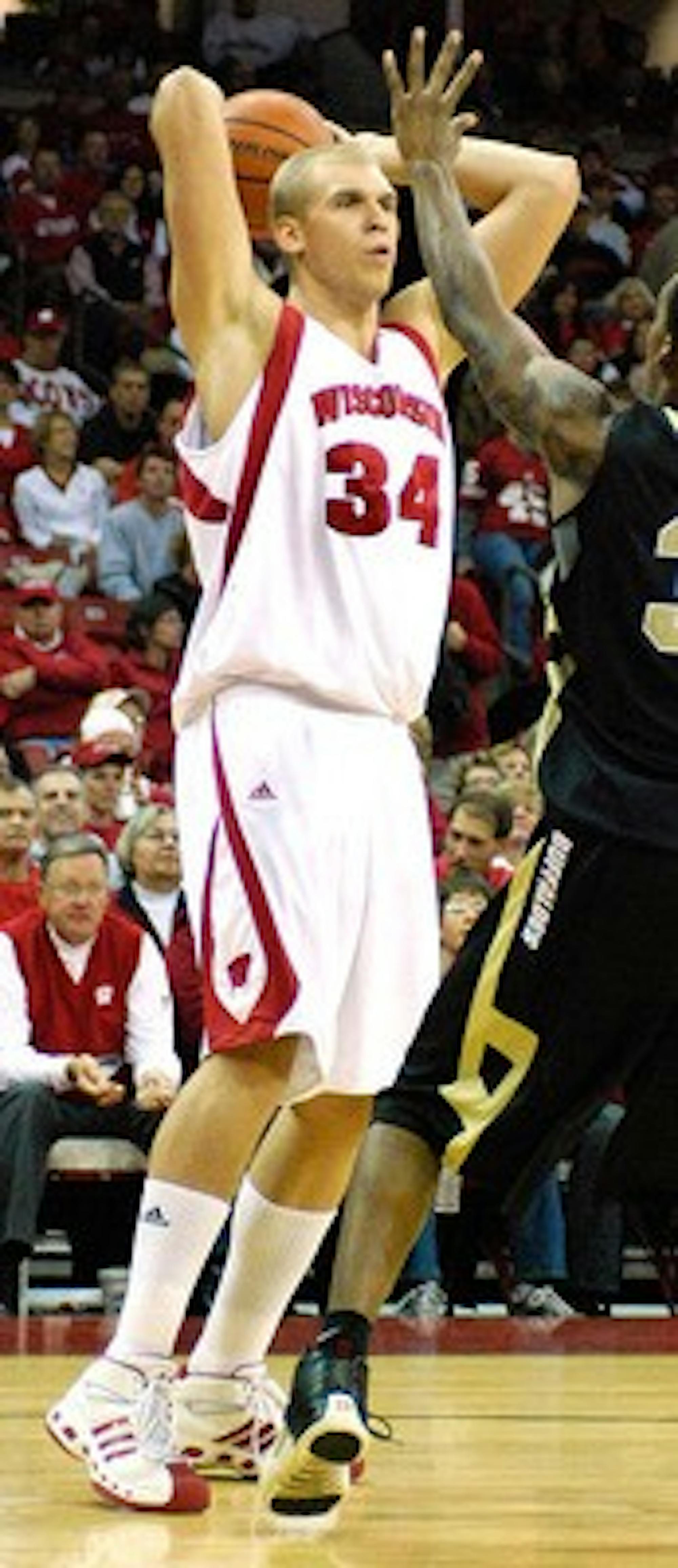 UW men's basketball wins America's Youth Classic