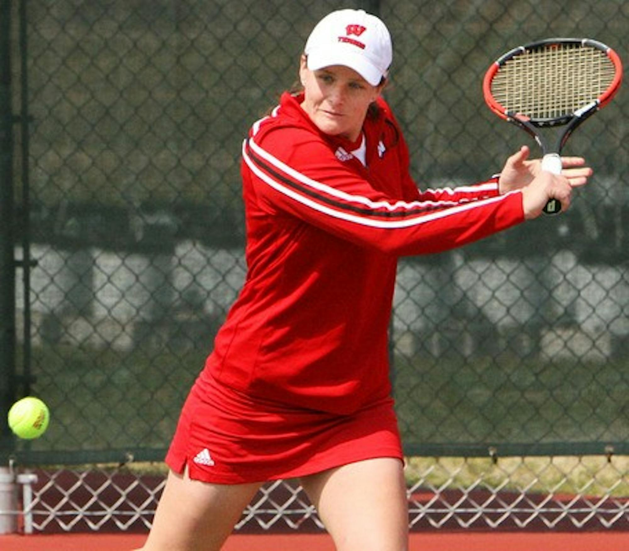Wisconsin tennis teams have weekend of mixed results