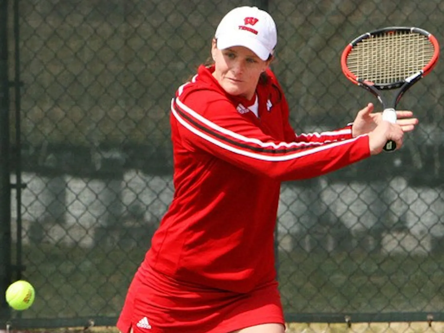 Wisconsin tennis teams have weekend of mixed results