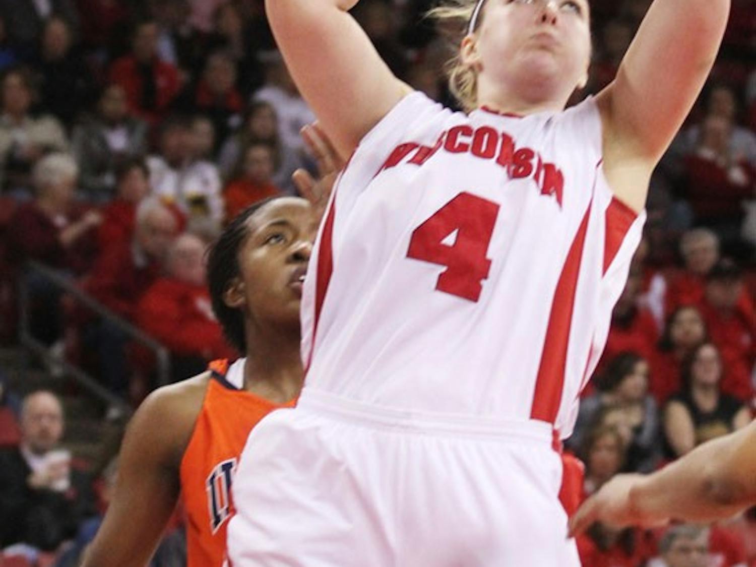 Steinbauer shines as Badgers keep improving in win over Ilini