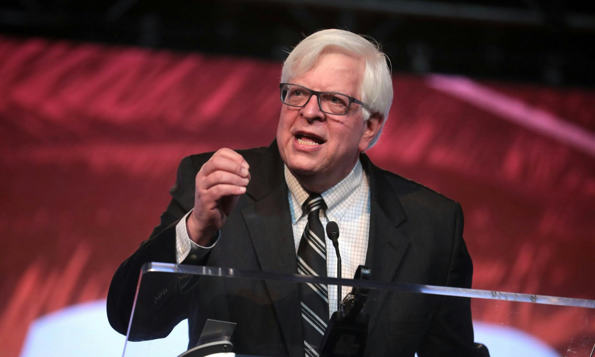 Dennis Prager gives a speech at a convention