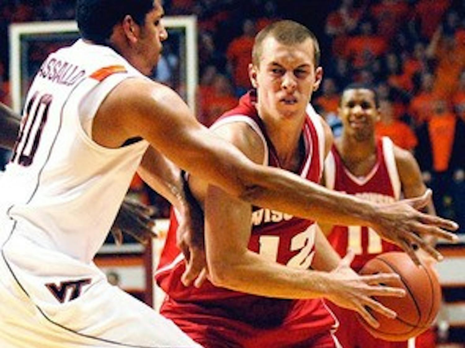 Badgers ready for veteran Warhawks