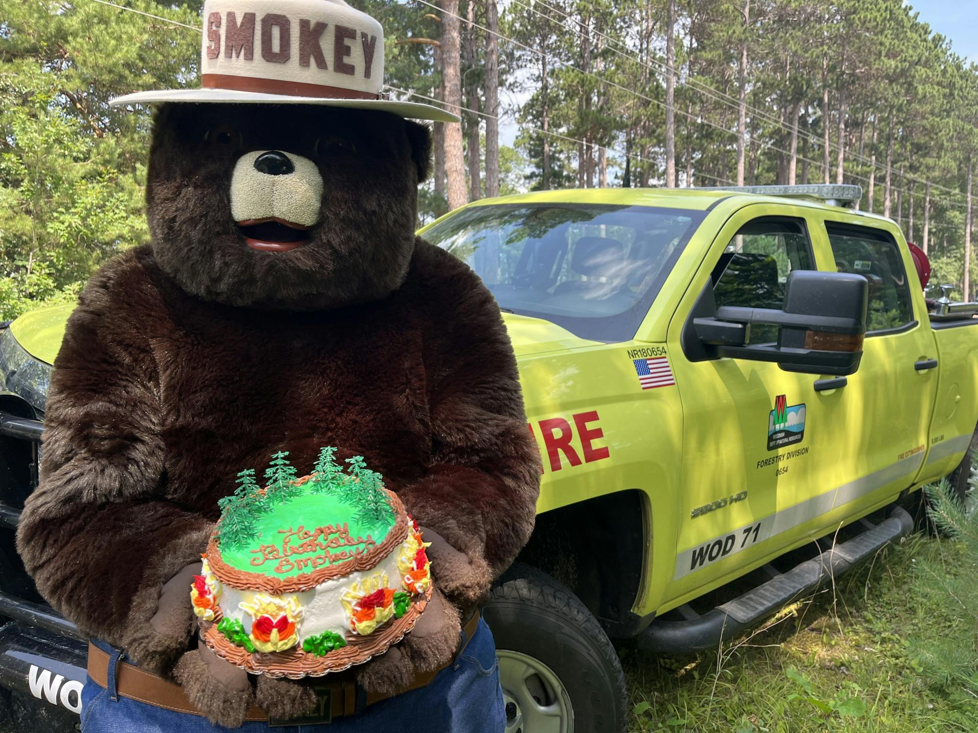 smokey_with_cake_generic_bday.jpg