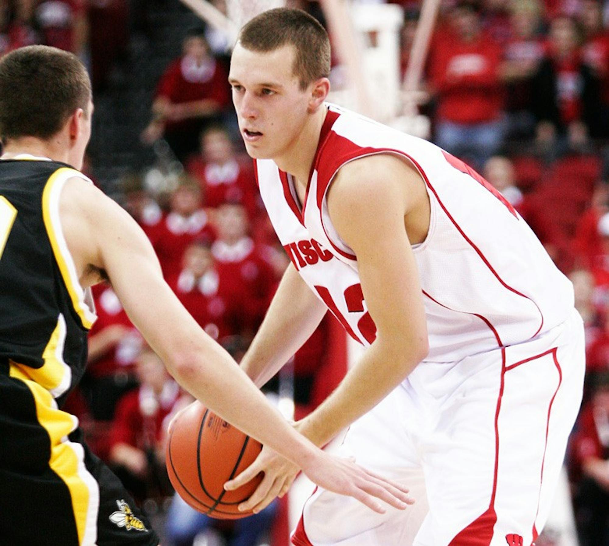 Mastodons stomp into Kohl Center to face UW