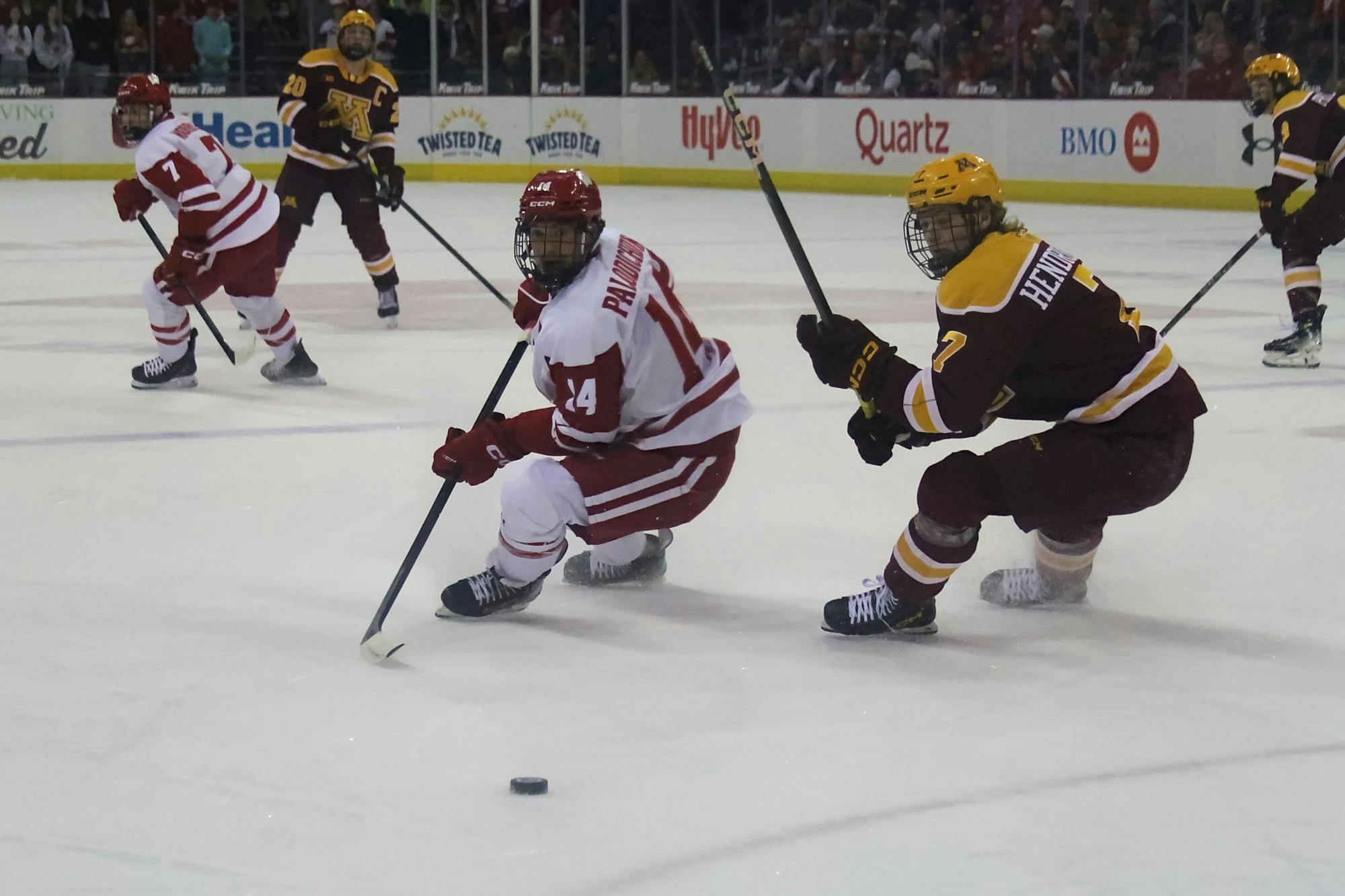 25-10-30_Li_Mens Hockey vs Minnesota(12).jpg
