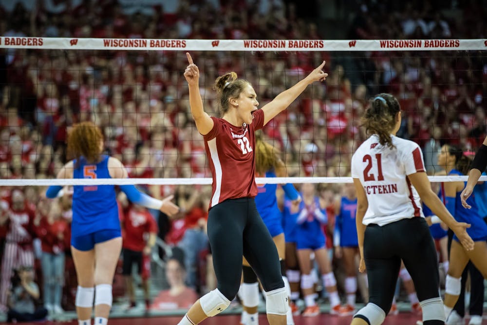 Wisconsin volleyball sets NCAA attendance record, fall to Florida - The Daily Cardinal