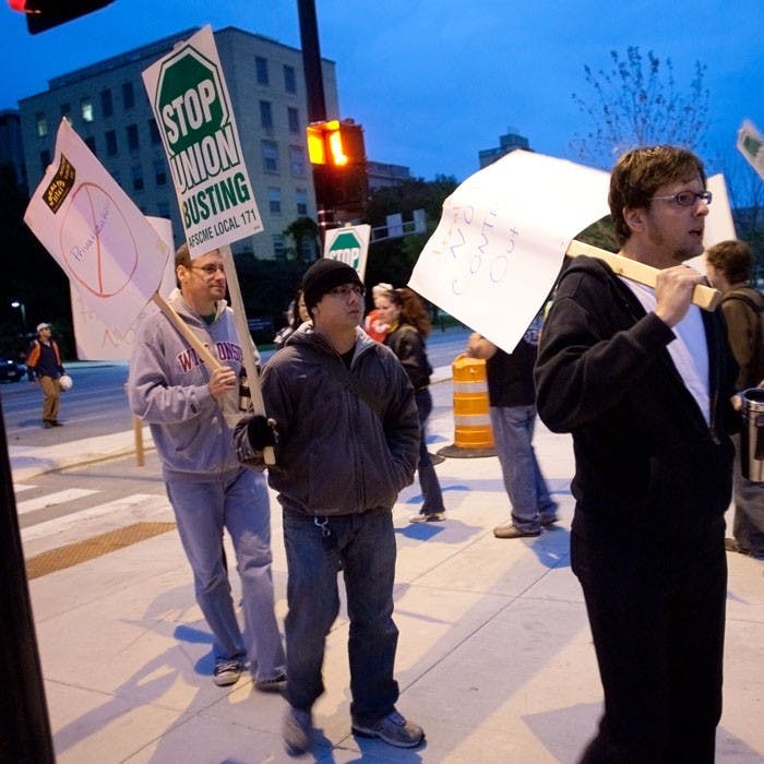 Union workers protest WID's food services