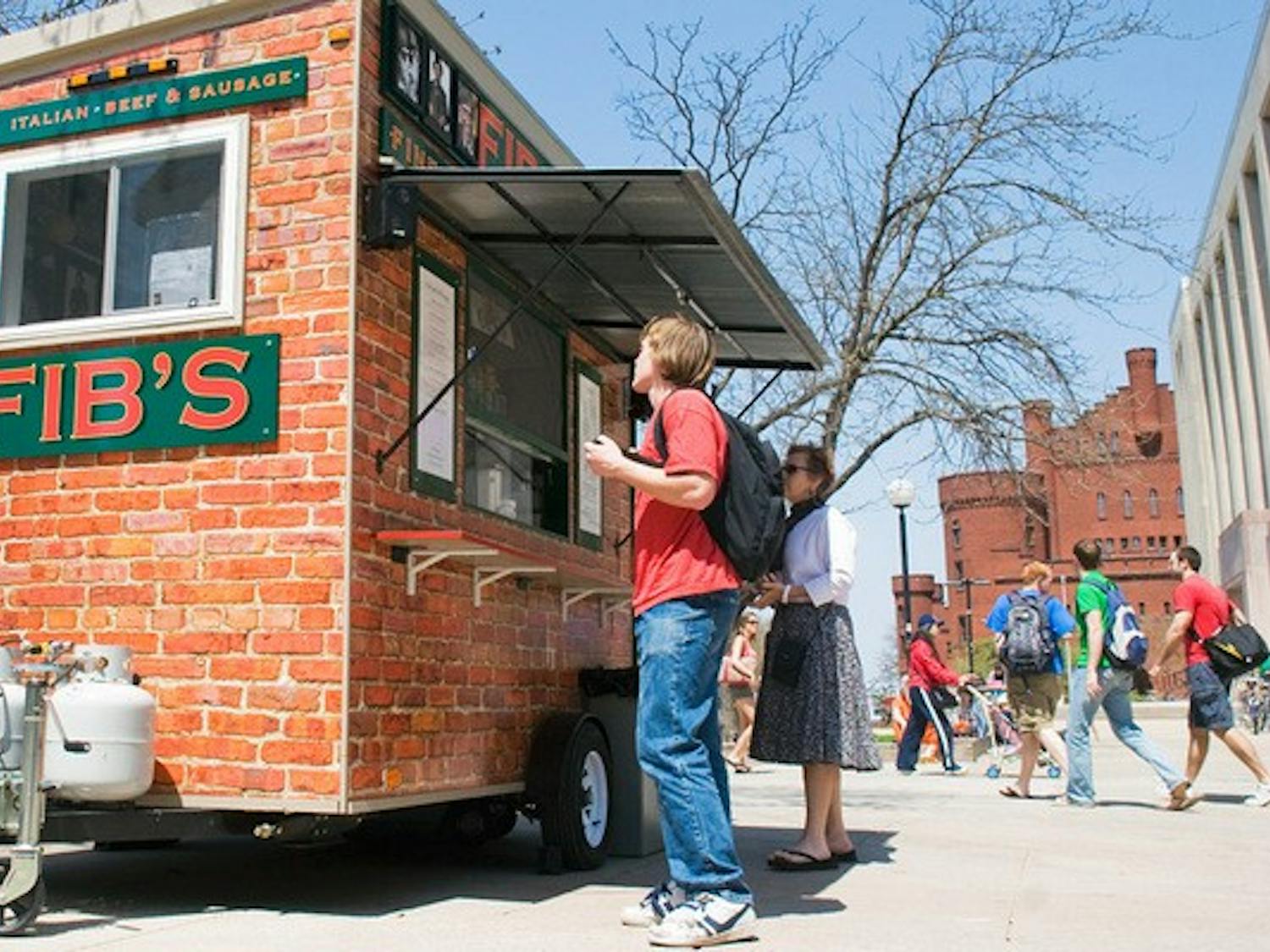 Library Mall hosts cheap, new food carts