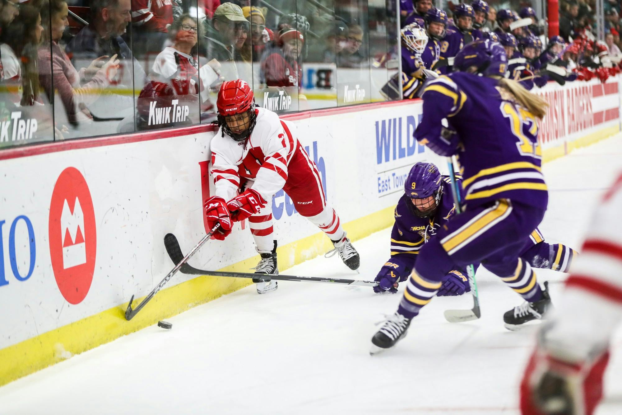 W_Hockey_V_Minnesota_State_TW22_1285.jpg