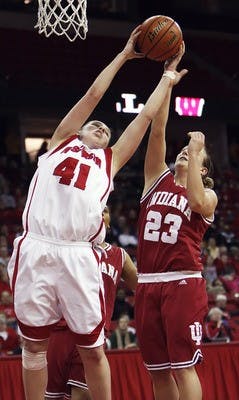 Anderson sets record as Badgers cruise
