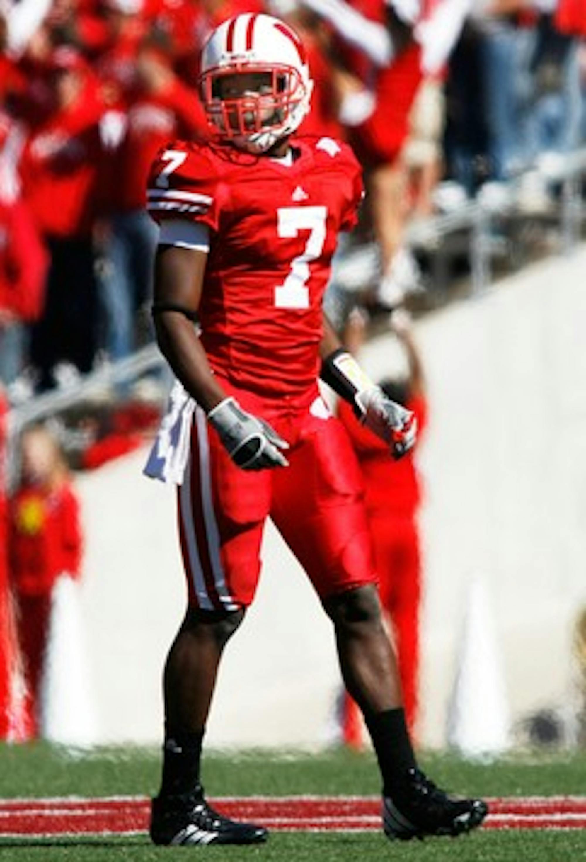 Henry lends helping hand for Badger defense