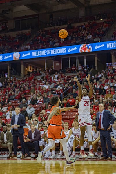 Wisconsin eyes 2-0 start against Northern Illinois
