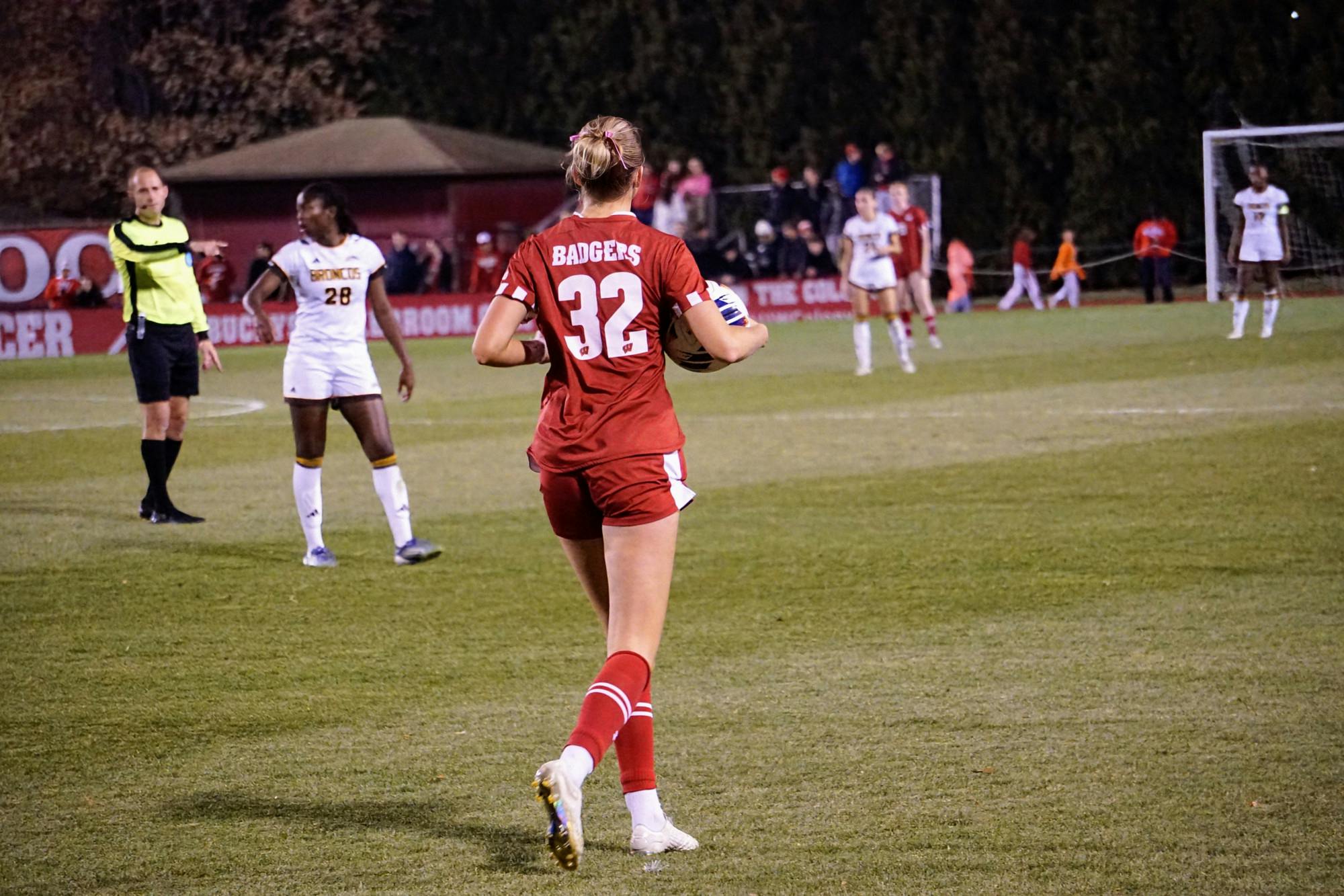25-11-14_Yedlapalli_Wisc-wsoccer-25.JPG