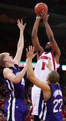 Men's basketball strives to win tenth straight