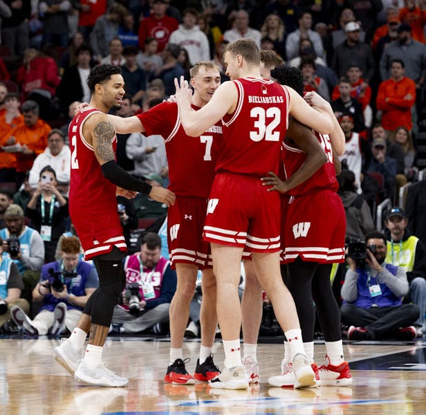Wisconsin advances in Big Ten Tournament with gutsy 91-88 overtime win over Illinois