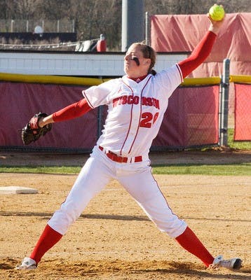 Badgers salvage split against Minnesota