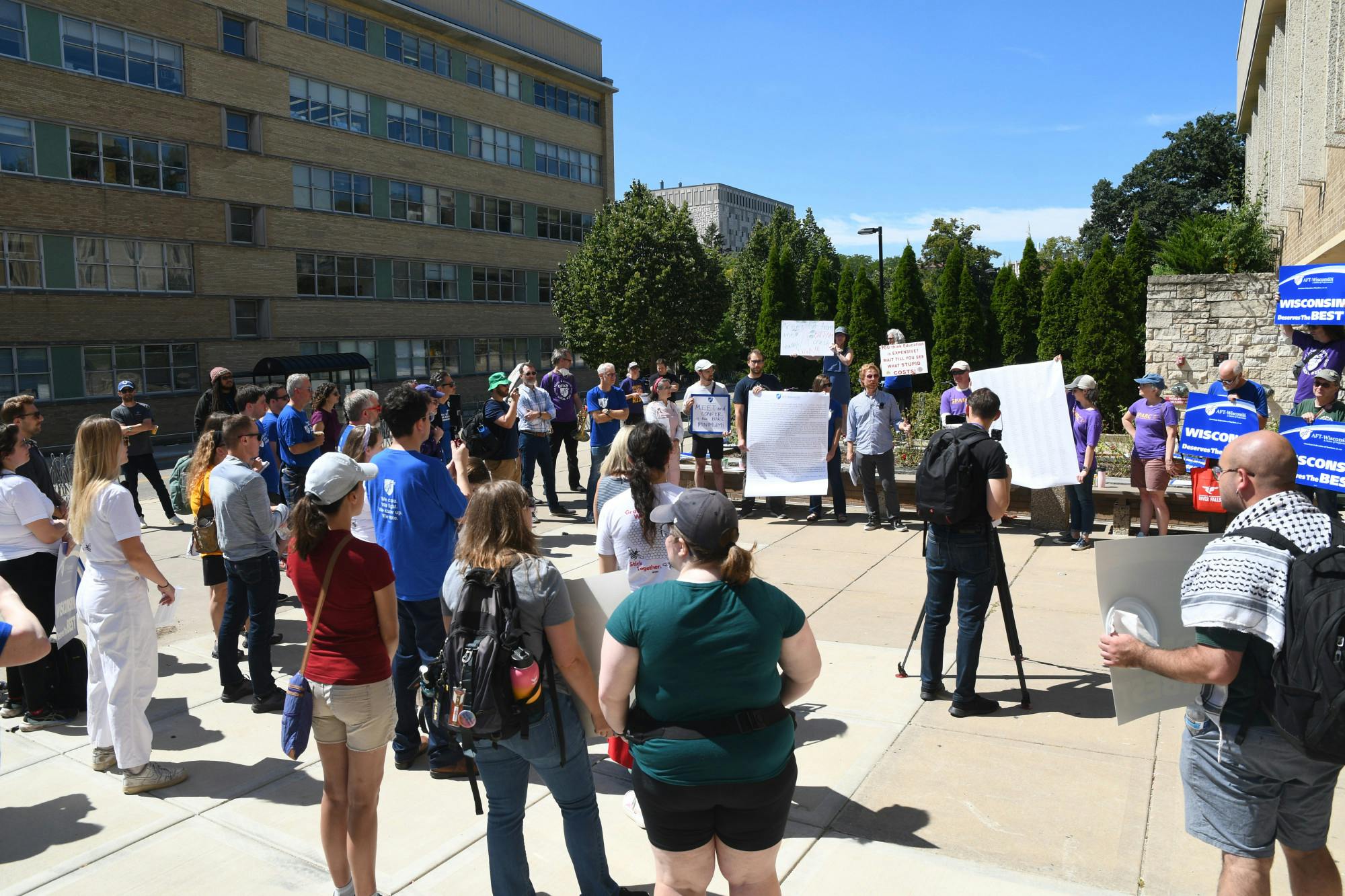 Grad Workers Protest-07.jpg