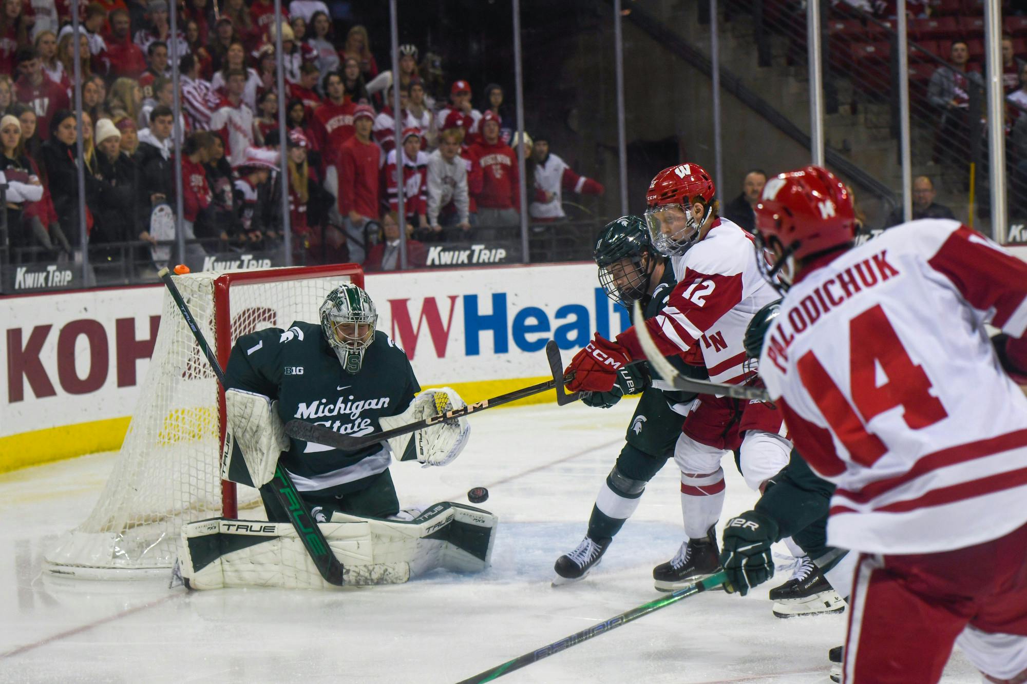 Badgers_Mens_Hockey_vs_Michigan_December_6_2024_Molly_Sheehan-4.jpg