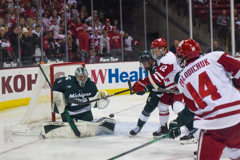 Badgers men’s hockey team finds mixed results against Wolverines