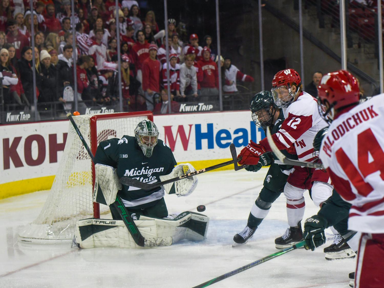 Badgers_Mens_Hockey_vs_Michigan_December_6_2024_Molly_Sheehan-4.jpg