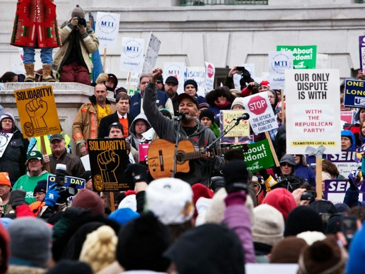 Famous rockers play for protesters at rally
