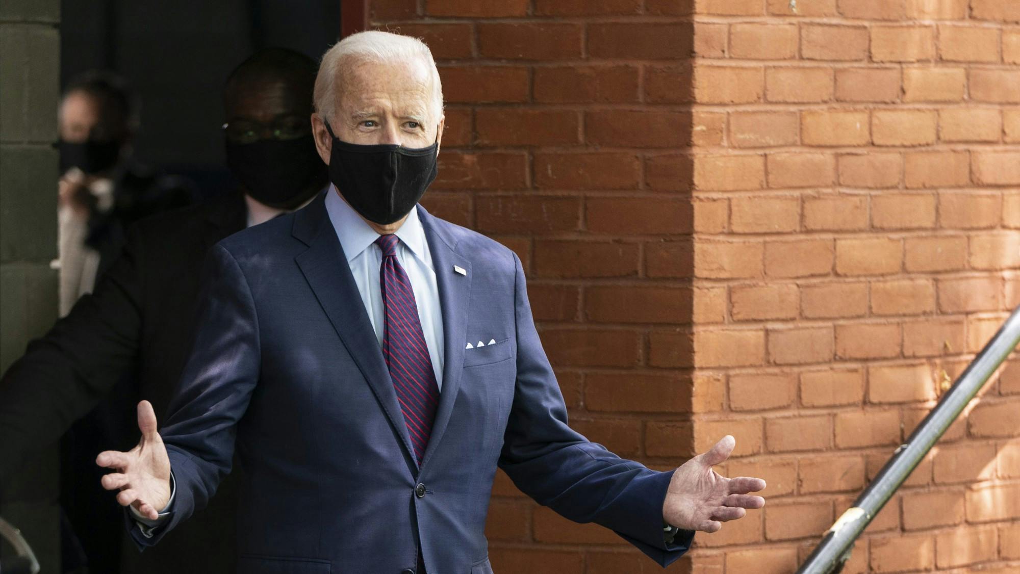 BidenInMask.jpg