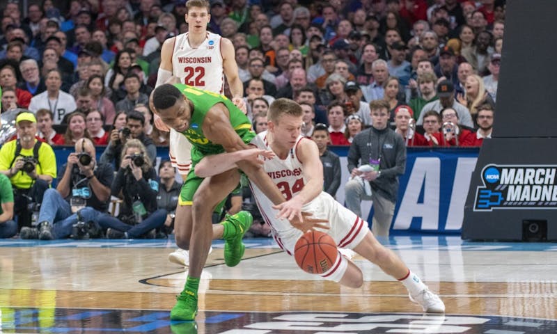 Oregon Rides Athletic Advantage Opportunistic Tempo To Win Over Wisconsin The Daily Cardinal