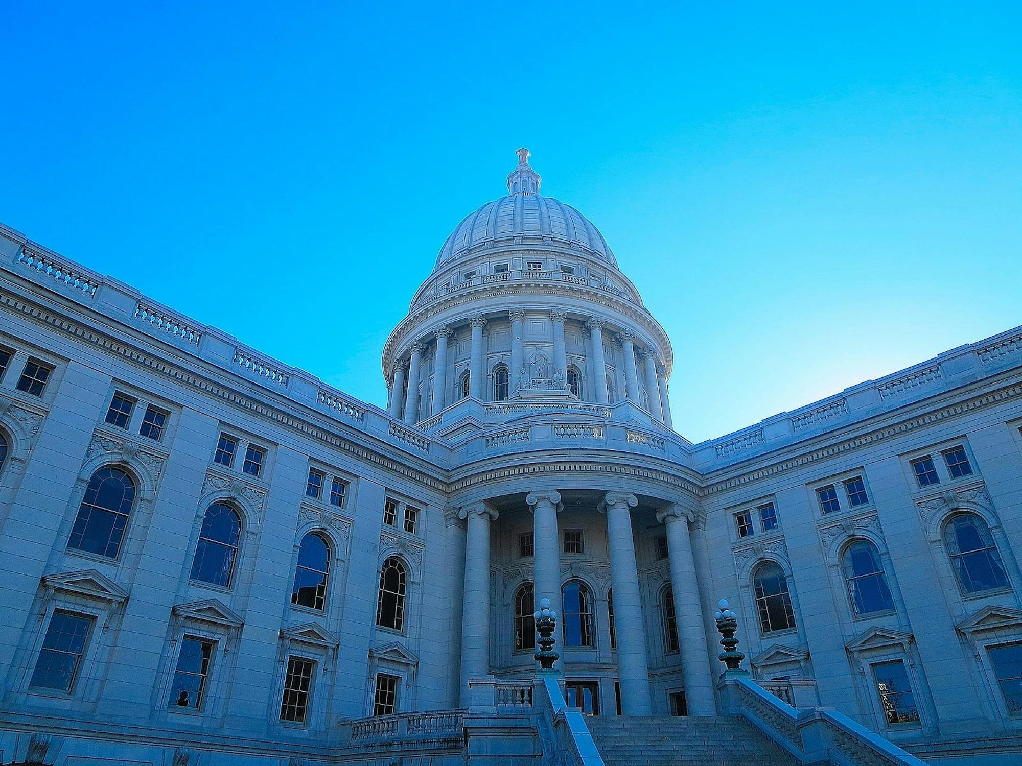 WisconsinStateCapitolpanoramio(22).jpeg