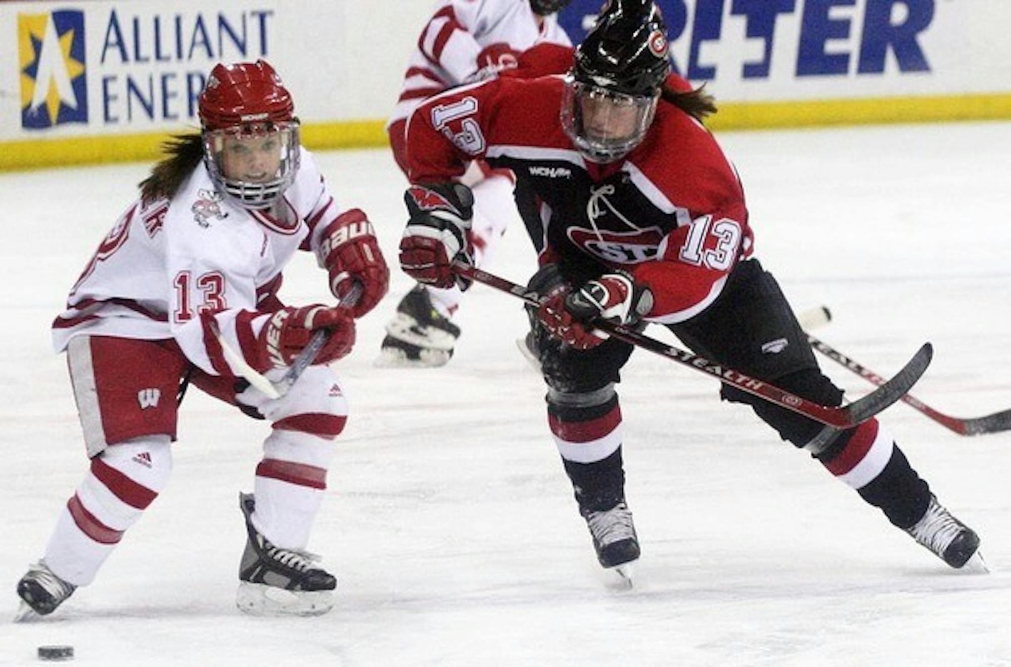 Women's hockey to play Gophers in No.1 vs No.2 series