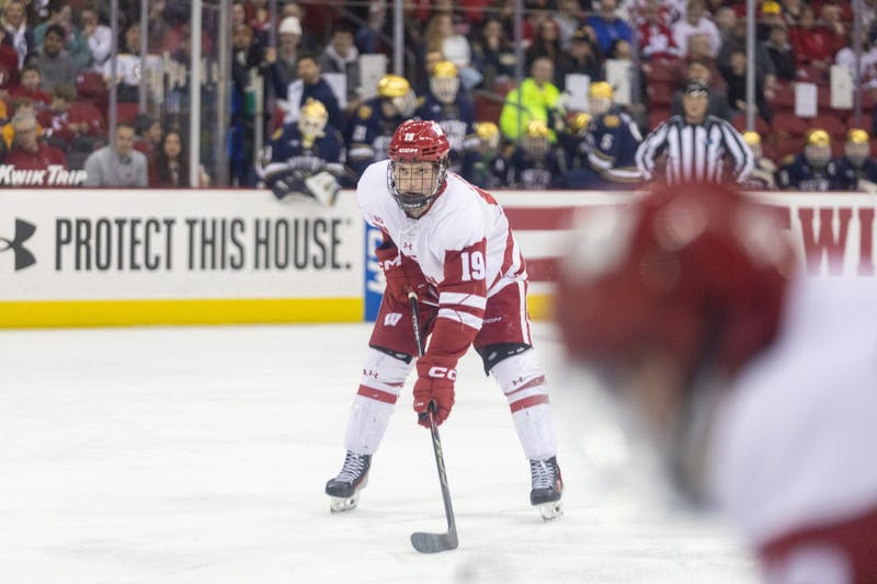Badgers back: sweep Fighting Irish, snap losing streak