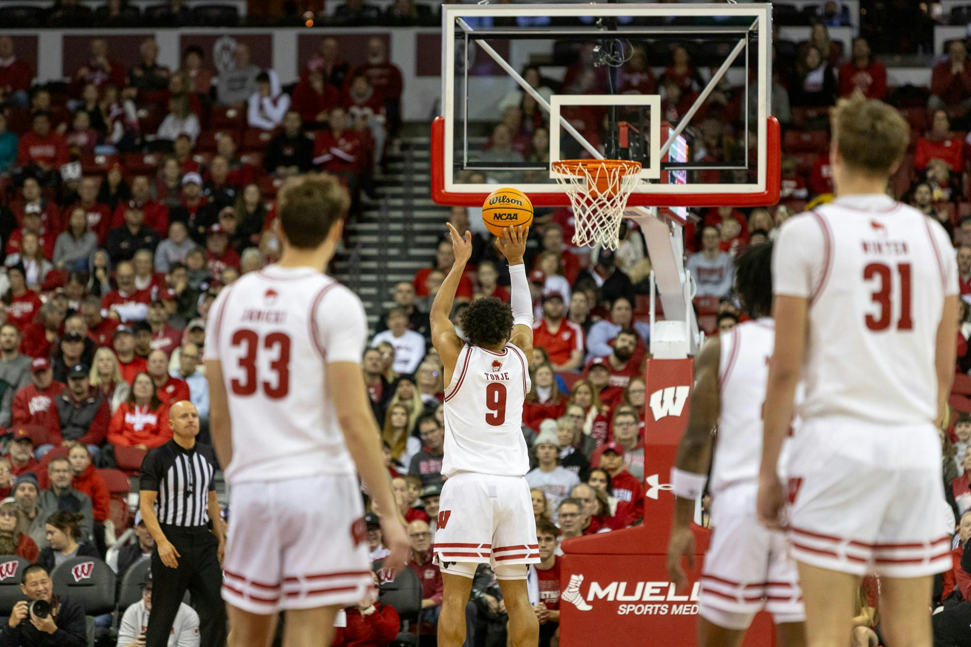 Badgers_Mens_Basketball_vs_Chicago_State_Cougars_November_2024-4.jpg