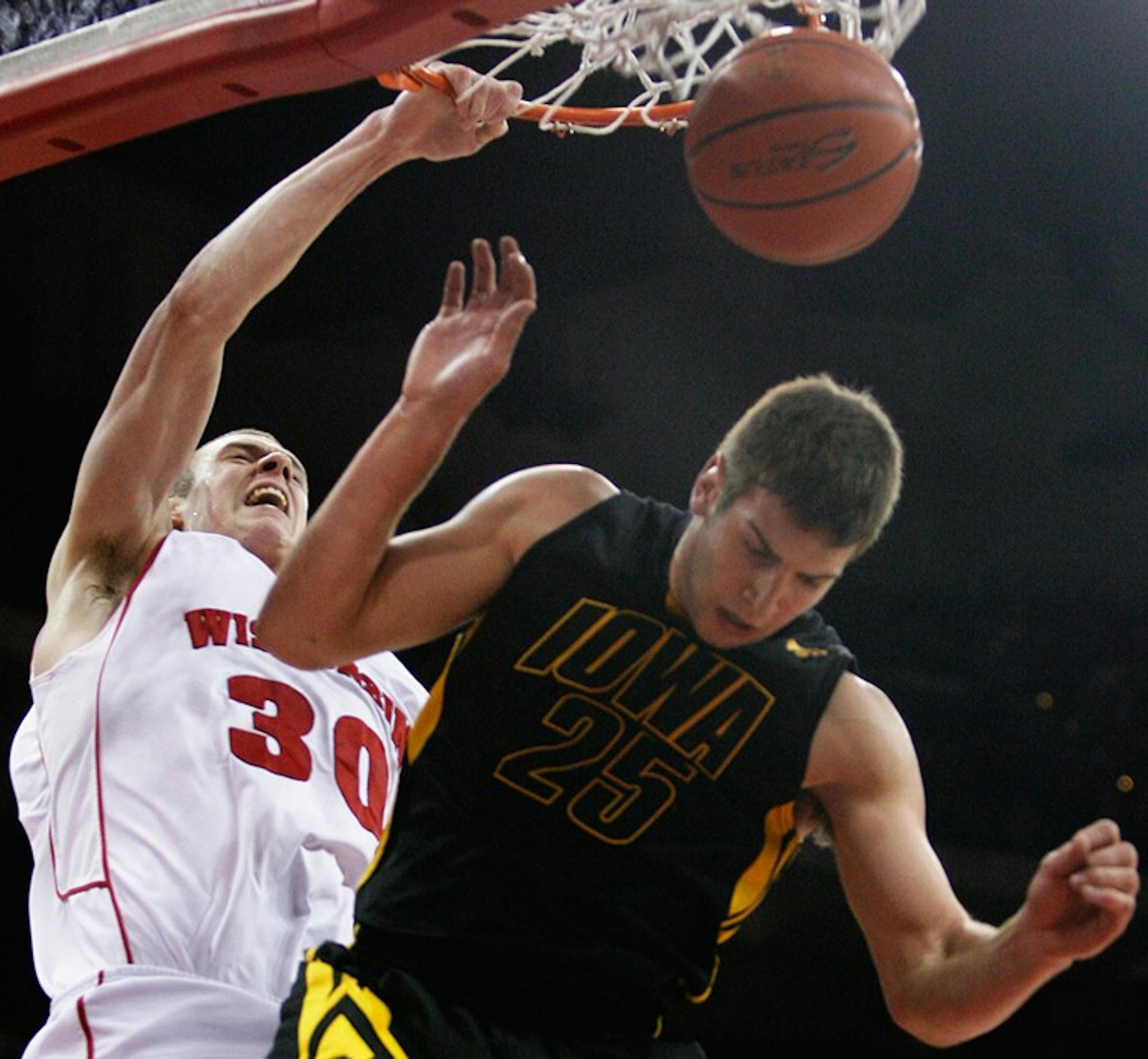 Badgers blow out Iowa on Senior Night