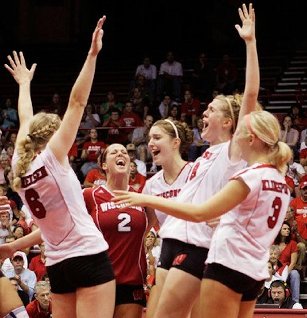 Wisconsin volleyball team pulls through tough weekend at home