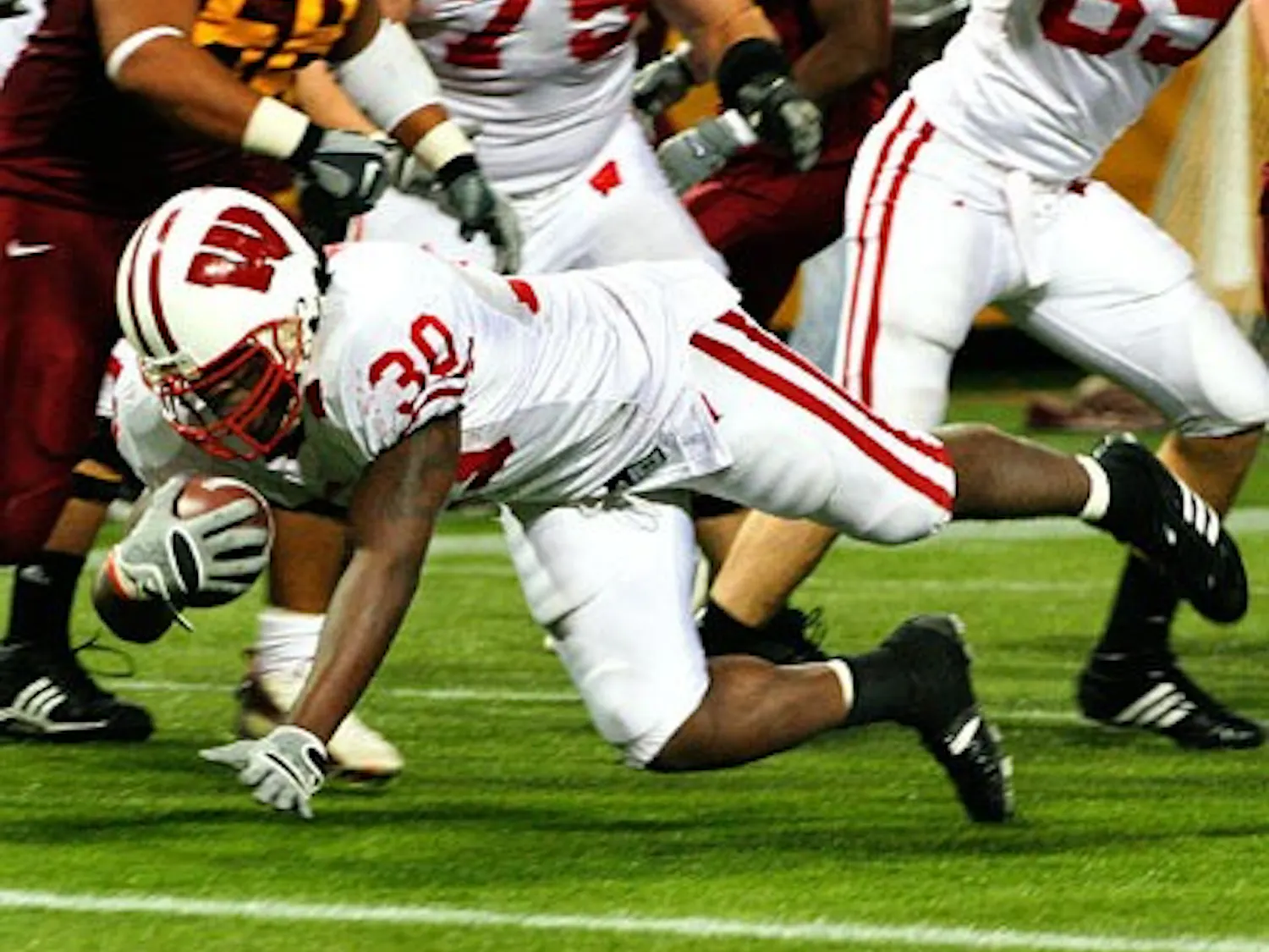 Badgers retain Axe, down Gophers 41-34