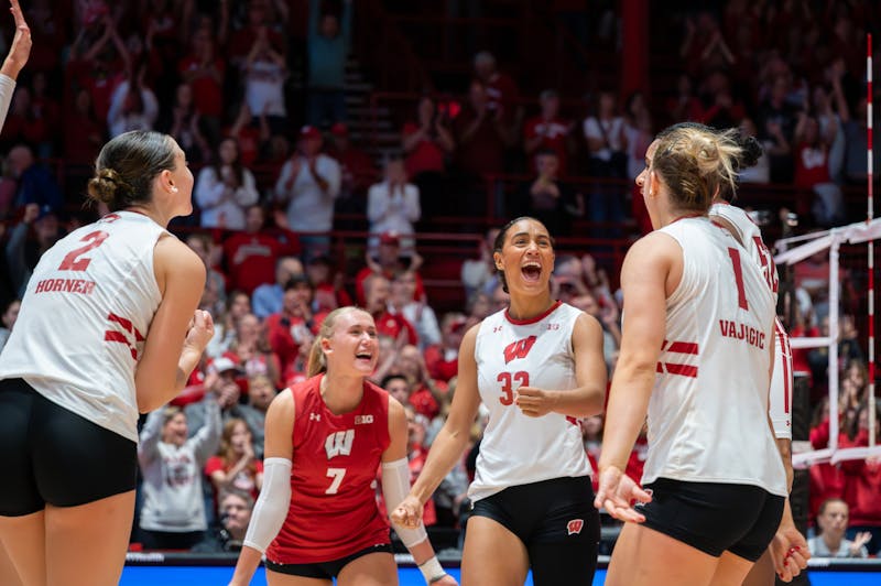 Wisconsin volleyball scores important wins as No.1 Nebraska showdown looms