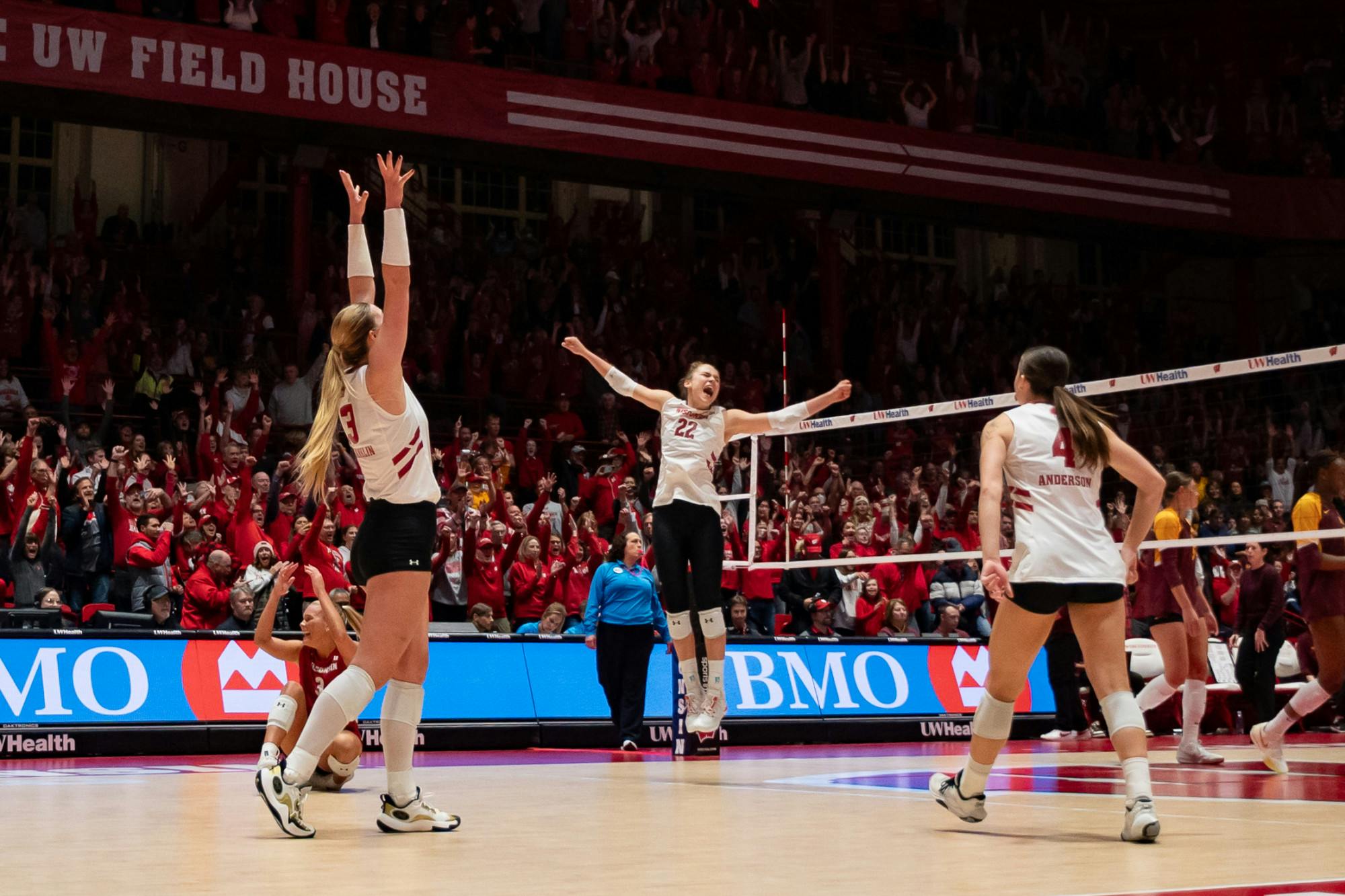 PHOTOS: Pop goes the weasel! Badger Volleyball beats Minnesota Gophers 3-2