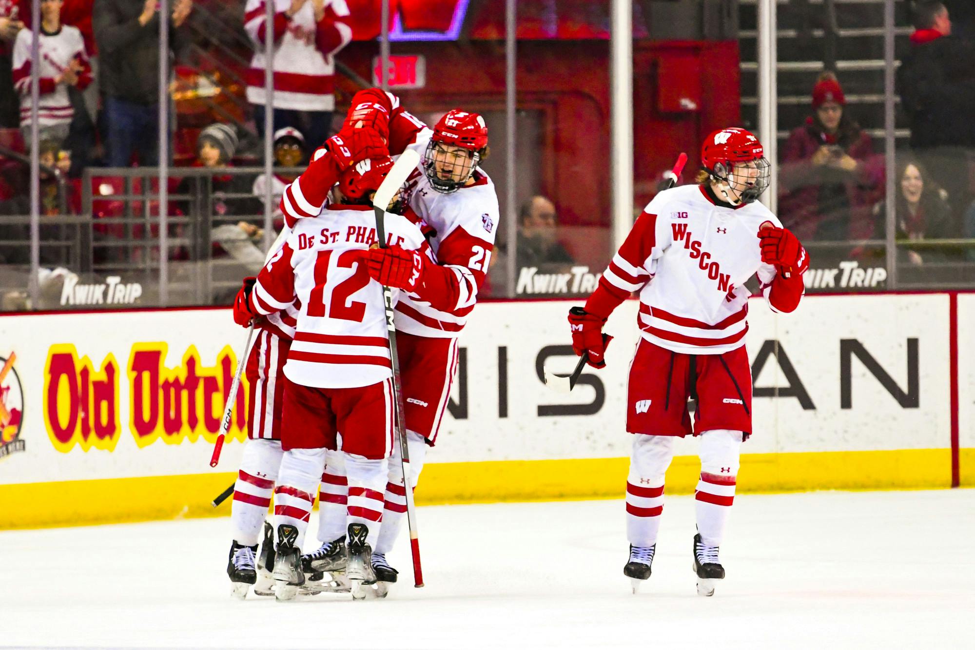 Wisconsin Mens Hockey vs Notre Dame9959.JPG