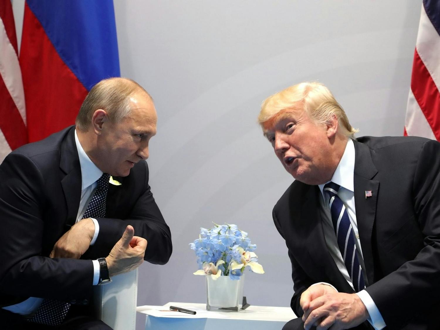 1600px-Vladimir_Putin_and_Donald_Trump_at_the_2017_G-20_Hamburg_Summit_(4).jpg