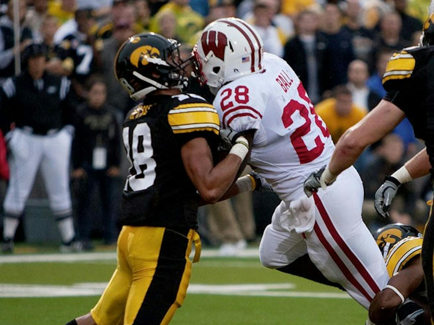 Badgers overcome injuries, late deficit to beat Hawkeyes