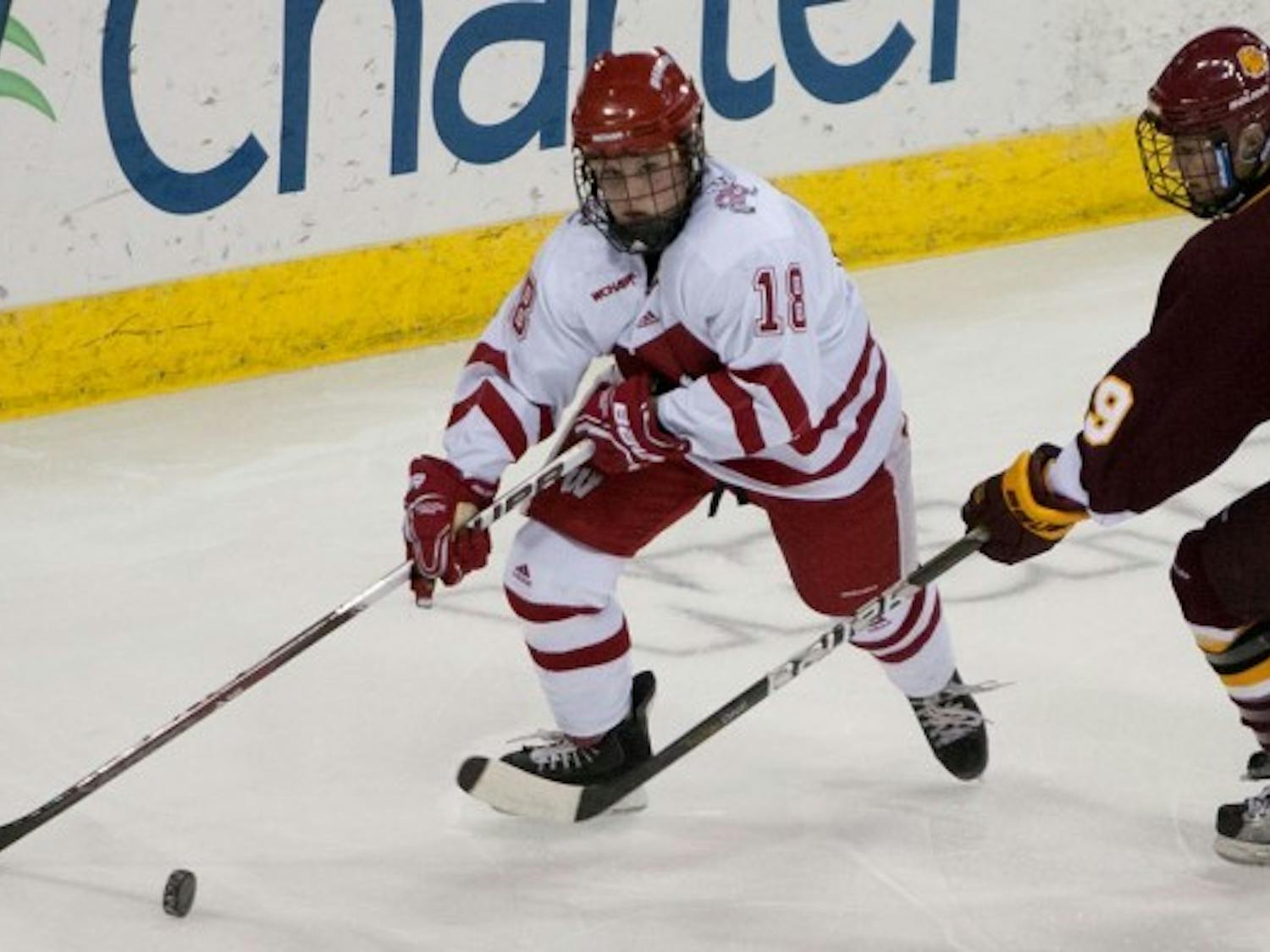 Badgers split weekend series with rival UMD