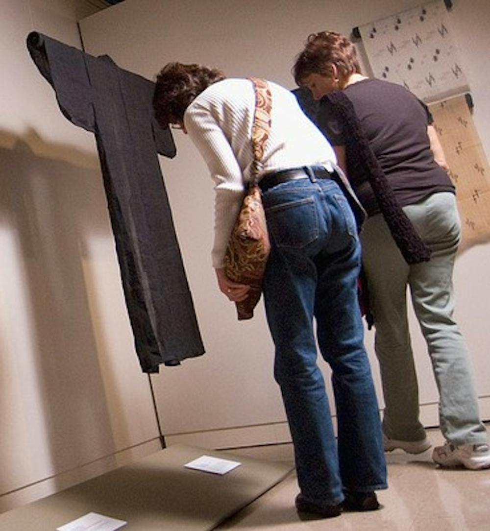 'Kimono' exhibit mixes beauty with history
