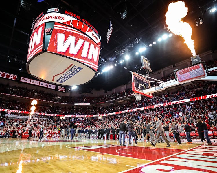 Kohl Center, LaBahn Arena to begin serving alcohol at Wisconsin hockey