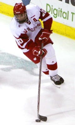 Men's hockey splits opening weekend of WCHA play at home