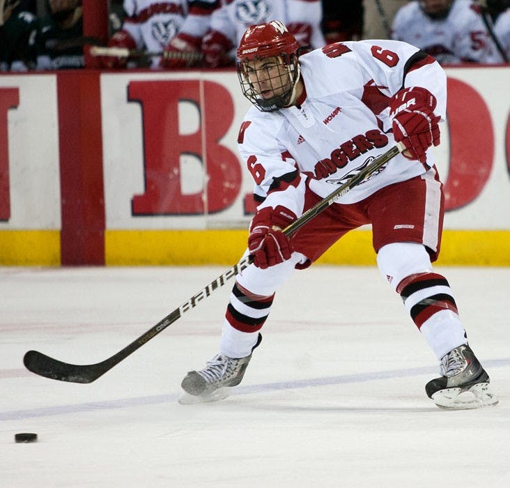 Long journey west results in weekend split for Wisconsin