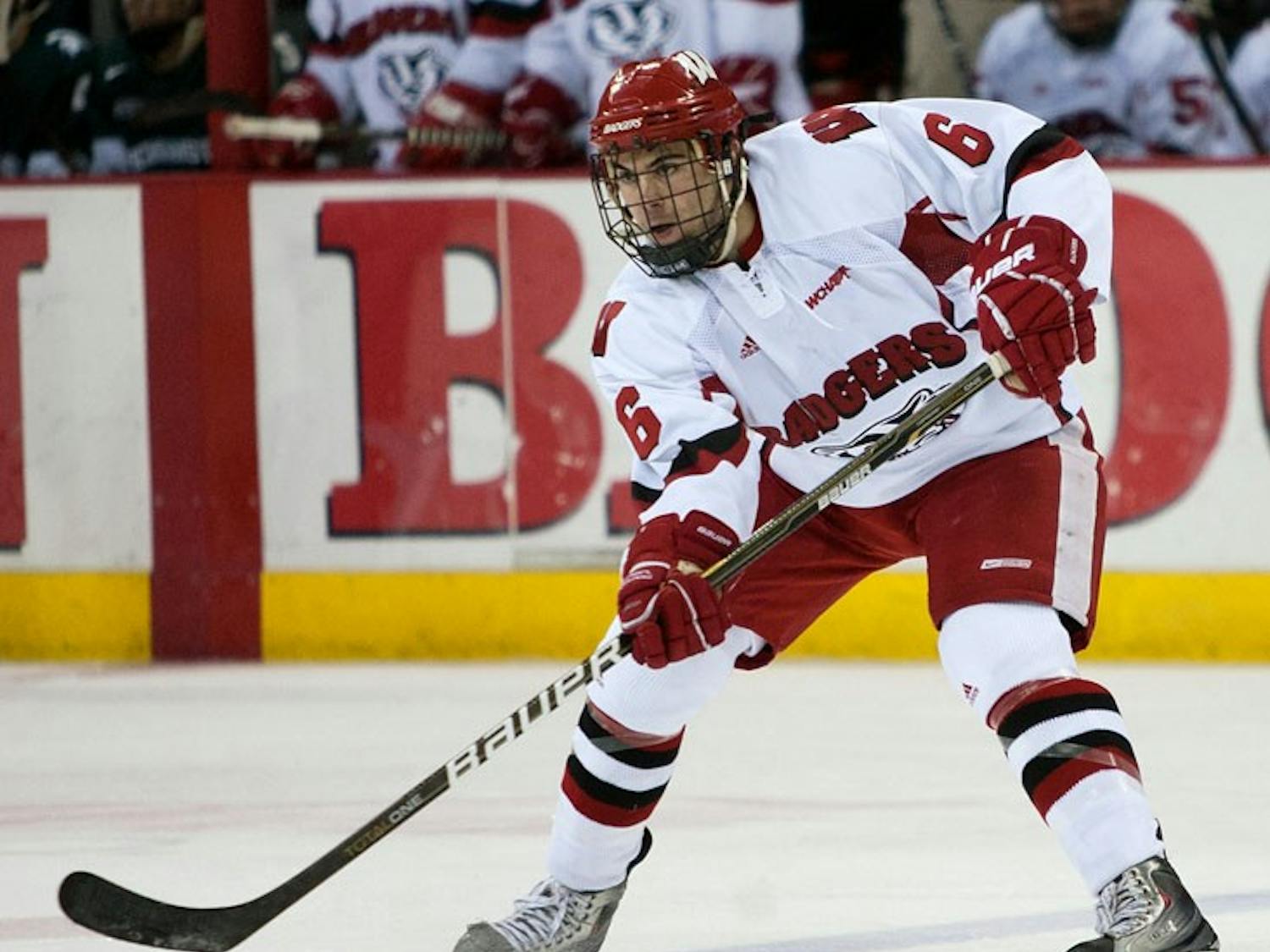 Long journey west results in weekend split for Wisconsin