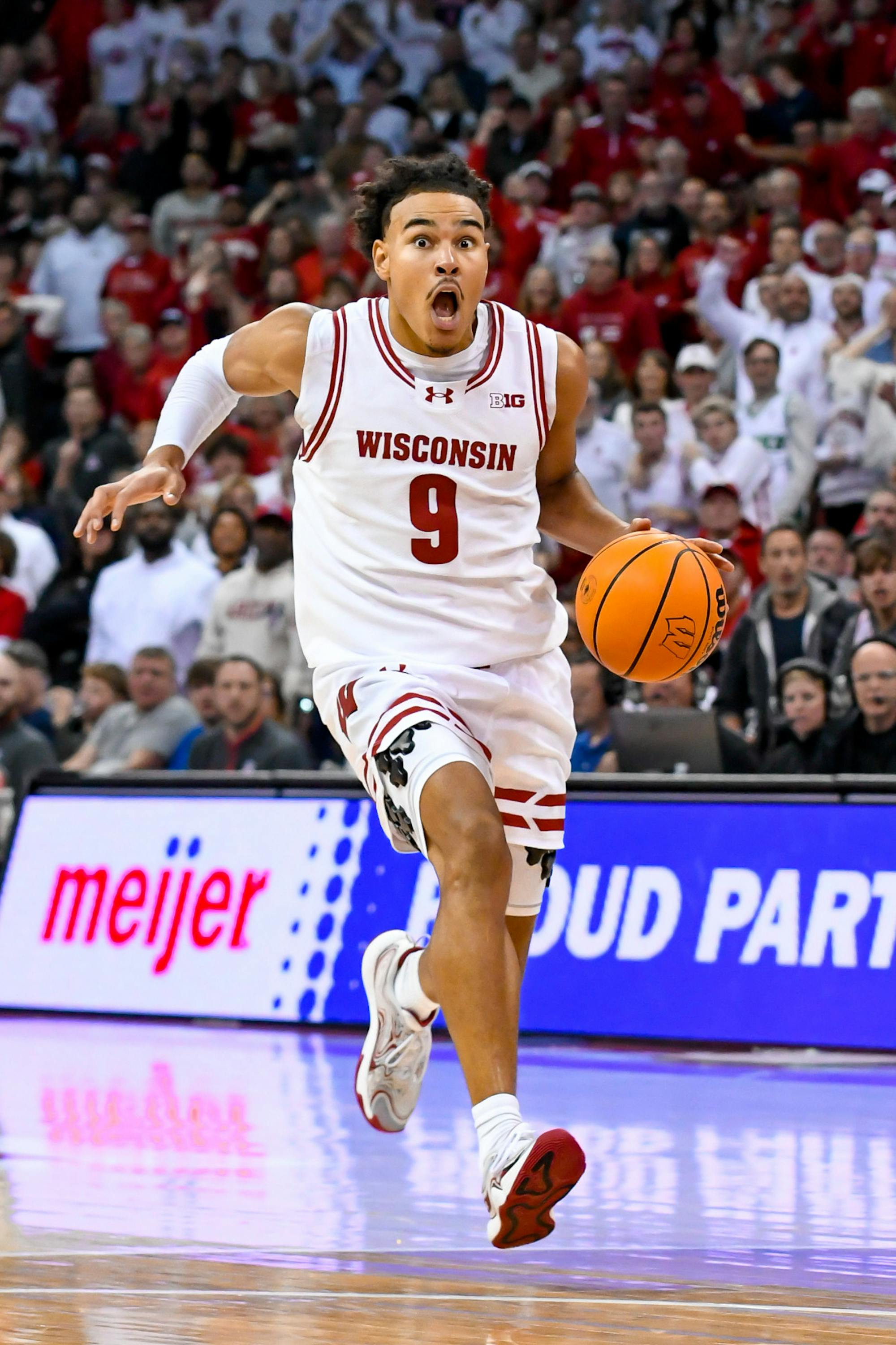 Wisconsin Men's Basketball vs Arizona918.jpg