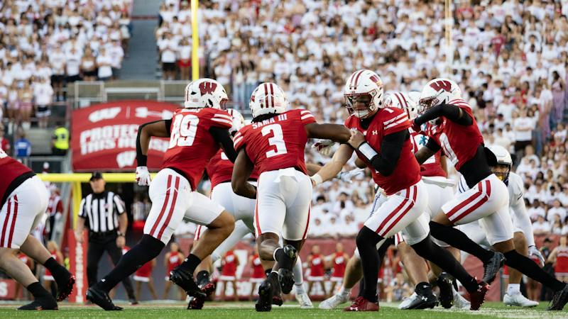 Wisconsin defeats Western Illinois 36-9