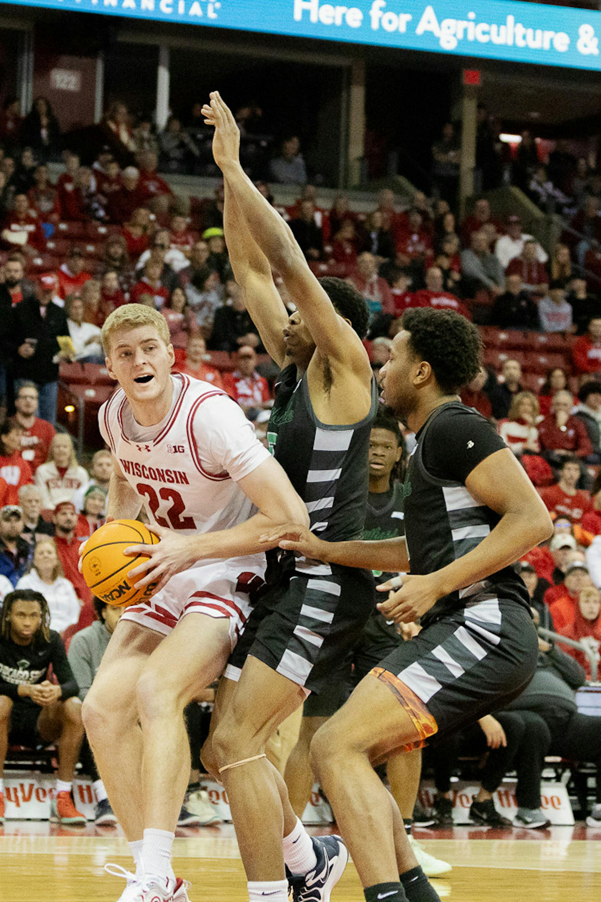 Badgers_Mens_Basketball_vs_Chicago_State_Cougars_November_2024-8.jpg